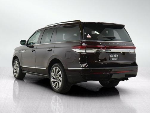 Diamond Red Tri-Coat 2023 Lincoln Navigator Reserve