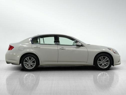 2013 INFINITI G37 x