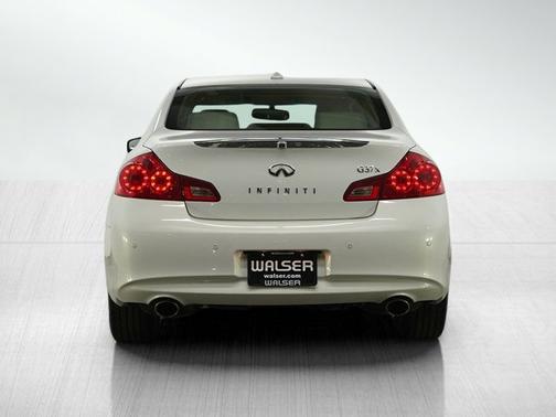2013 INFINITI G37 x