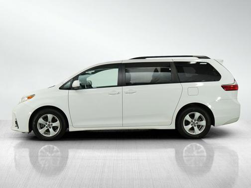 2020 Toyota Sienna LE