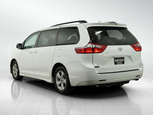 2020 Toyota Sienna LE