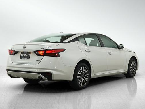 Pearl White Tricoat 2023 Nissan Altima 2.5 SV