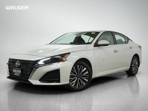 Pearl White Tricoat 2023 Nissan Altima 2.5 SV