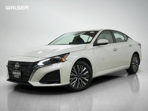 Pearl White Tricoat 2023 Nissan Altima 2.5 SV
