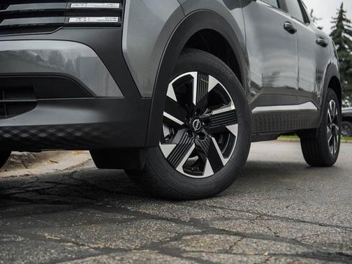 Gun Metallic 2026 Nissan Kicks SV