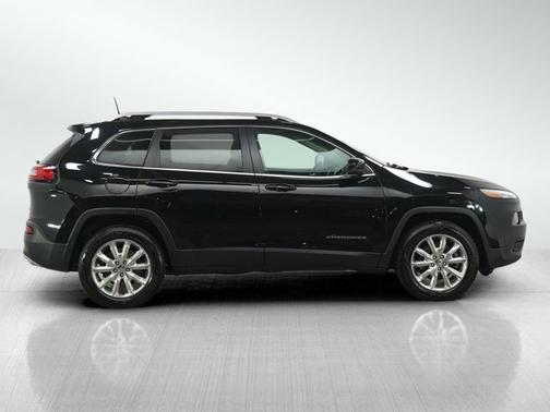 Diamond Black Crystal Pearlcoat 2017 Jeep Cherokee Limited
