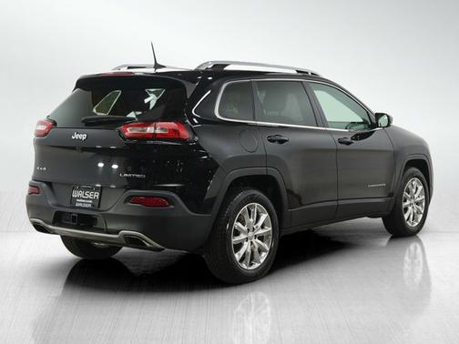 Diamond Black Crystal Pearlcoat 2017 Jeep Cherokee Limited