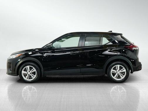 Super Black 2024 Nissan Kicks S