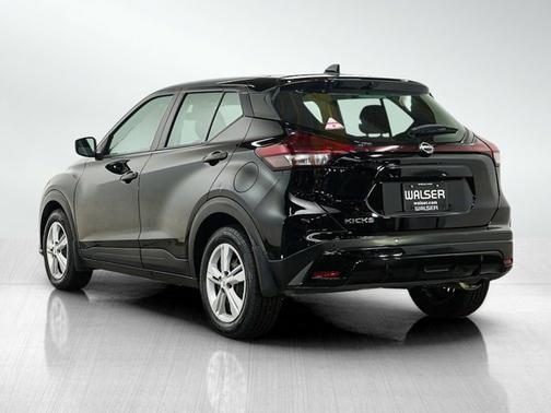 Super Black 2024 Nissan Kicks S