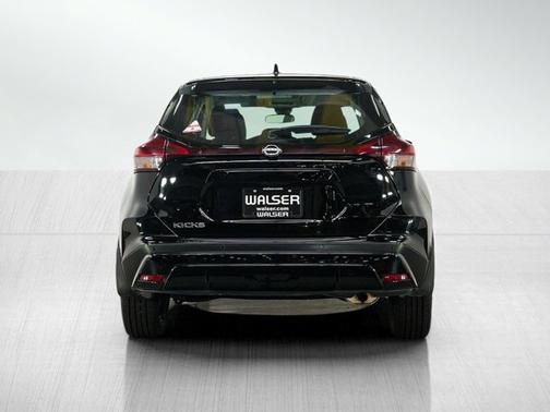 Super Black 2024 Nissan Kicks S