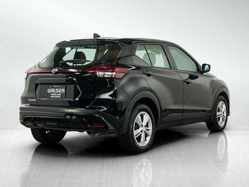 Super Black 2024 Nissan Kicks S