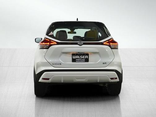 Aspen White Pearl 2024 Nissan Kicks SR