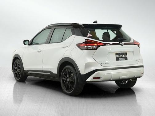 Aspen White Pearl 2024 Nissan Kicks SR