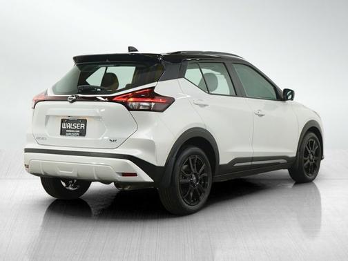 Aspen White Pearl 2024 Nissan Kicks SR