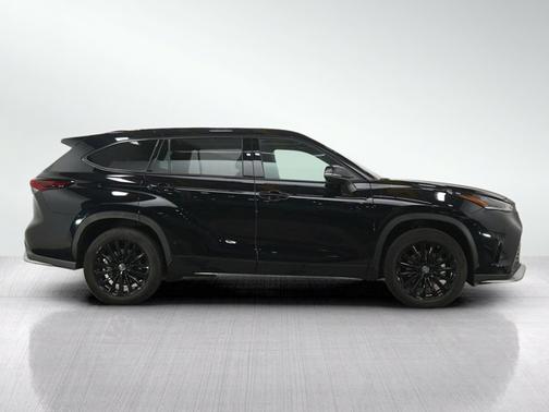 Midnight Black Metallic 2025 Toyota Highlander XSE