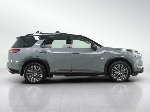 Solid Gray/Super Black 2024 Nissan Pathfinder SL