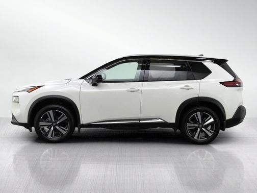 Pearl White Tricoat/Super Black 2023 Nissan Rogue SL