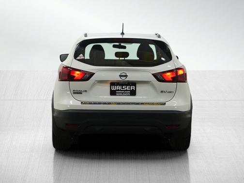 Glacier White 2017 Nissan Rogue Sport SV