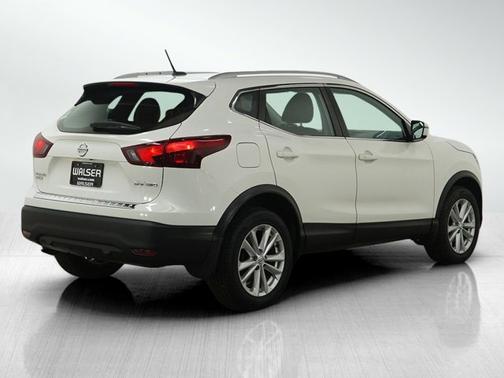 Glacier White 2017 Nissan Rogue Sport SV