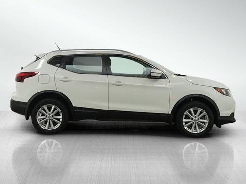 Glacier White 2017 Nissan Rogue Sport SV