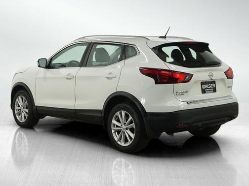 Glacier White 2017 Nissan Rogue Sport SV