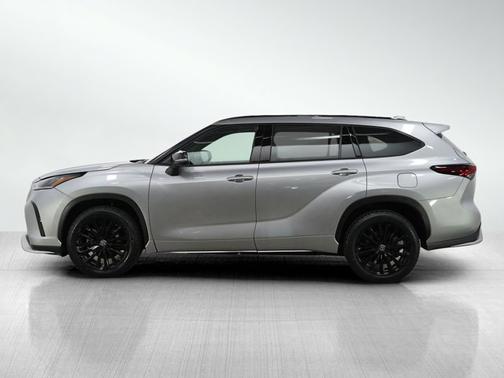 Celestial Silver Metallic 2025 Toyota Highlander XSE