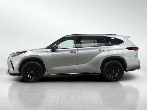 Celestial Silver Metallic 2025 Toyota Highlander XSE