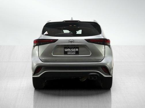 Celestial Silver Metallic 2025 Toyota Highlander XSE