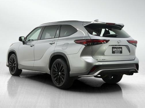 Celestial Silver Metallic 2025 Toyota Highlander XSE