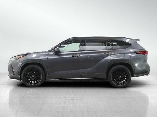 Magnetic Gray Metallic 2025 Toyota Highlander XSE