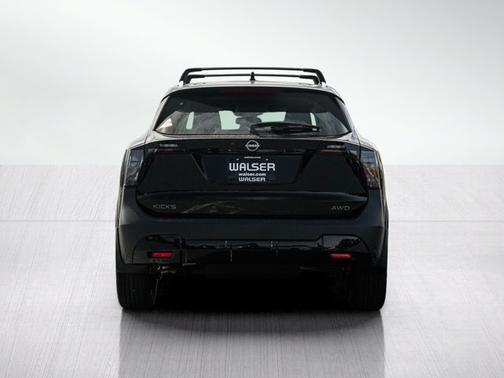 Super Black 2027 Nissan Kicks SV