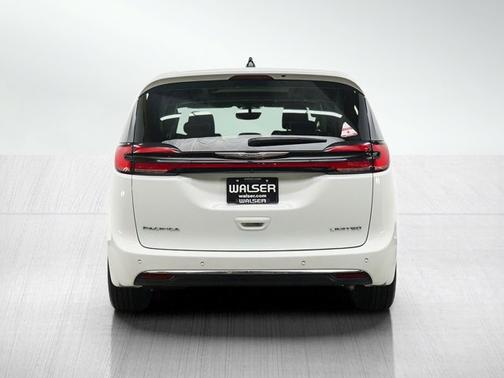 Bright White Clearcoat 2024 Chrysler Pacifica Limited