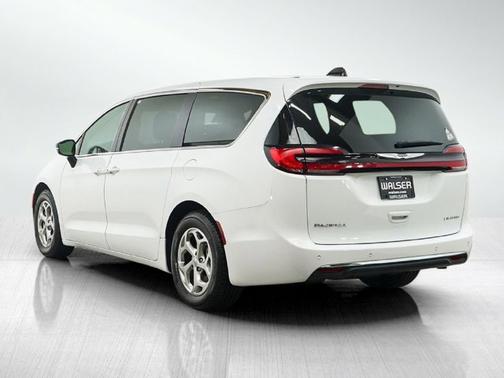 Bright White Clearcoat 2024 Chrysler Pacifica Limited