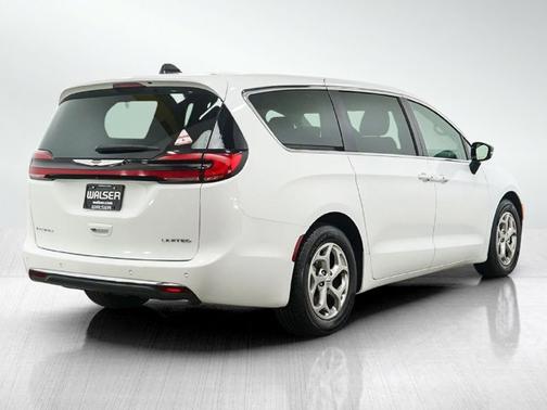 Bright White Clearcoat 2024 Chrysler Pacifica Limited