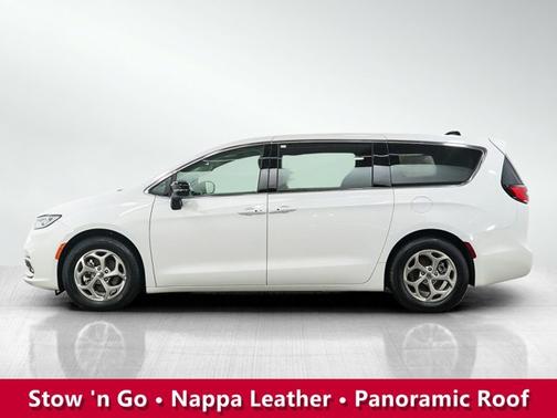 Bright White Clearcoat 2024 Chrysler Pacifica Limited