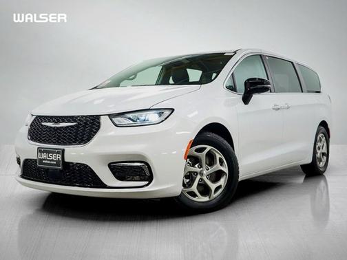 Bright White Clearcoat 2024 Chrysler Pacifica Limited