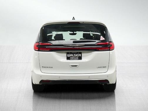 Bright White Clearcoat 2024 Chrysler Pacifica Limited