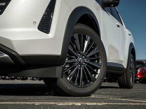 Everest White Pearl Tricoat 2026 Nissan Pathfinder SL