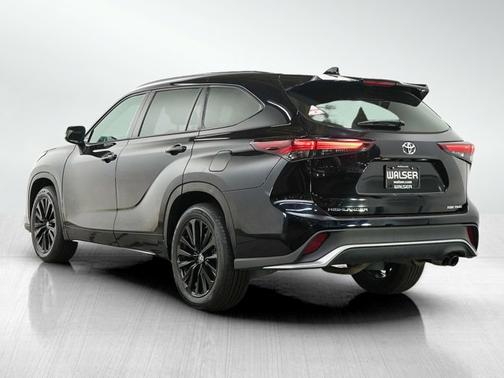 Midnight Black Metallic 2025 Toyota Highlander XSE
