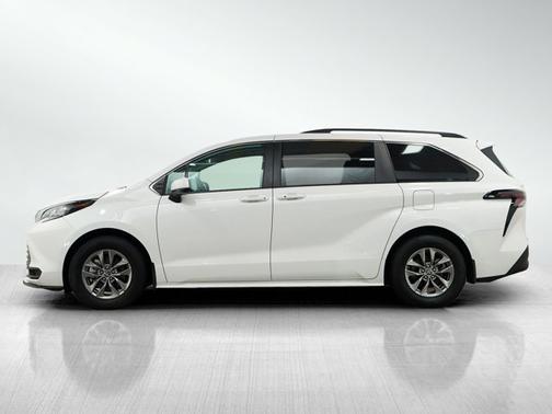 Ice 2023 Toyota Sienna LE