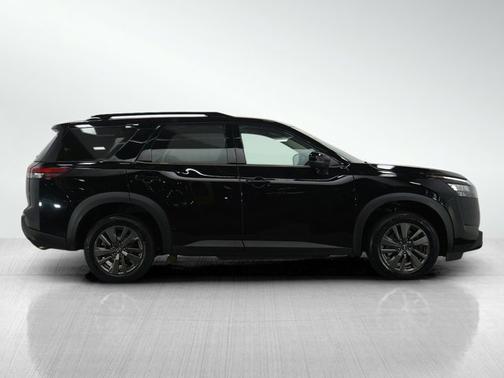 2023 Nissan Pathfinder SV