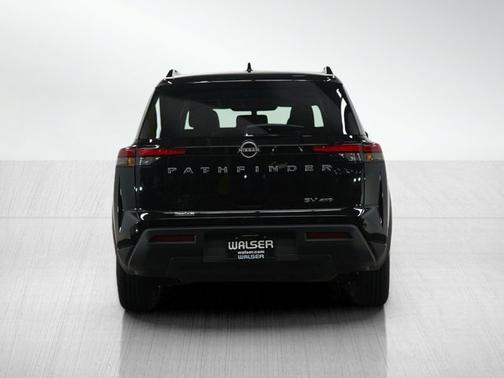 2023 Nissan Pathfinder SV