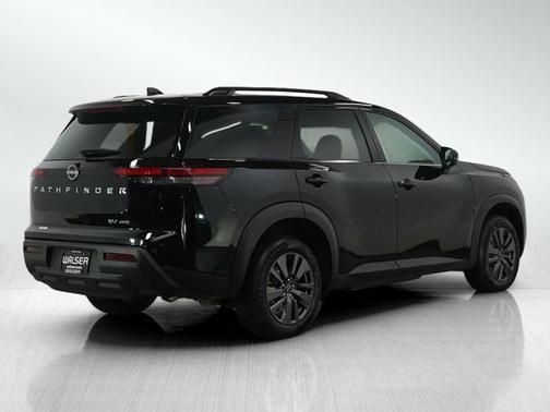 2023 Nissan Pathfinder SV