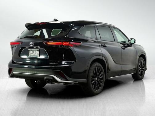 Midnight Black Metallic 2025 Toyota Highlander XSE