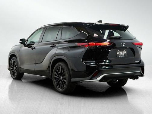 Midnight Black Metallic 2025 Toyota Highlander XSE