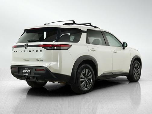 2024 Nissan Pathfinder SV