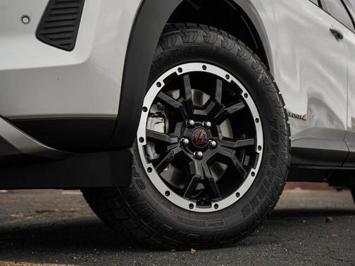 Everest White Pearl/Black 2026 Nissan Pathfinder Rock Creek