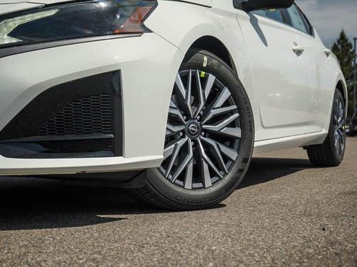 Glacier White 2026 Nissan Altima SV