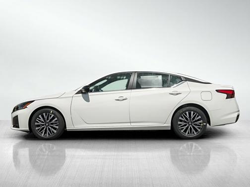 Glacier White 2026 Nissan Altima SV