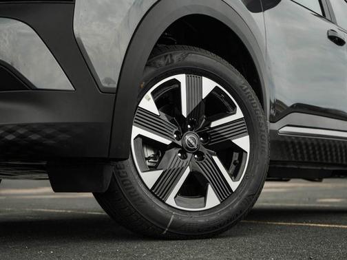Gun Metallic 2026 Nissan Kicks SV